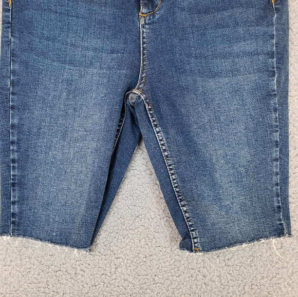 BDG Urban Outfitter Pine Med Wash Denim Stretch Bermuda Cut Off Jean Short Sz 31 - Picture 5 of 11